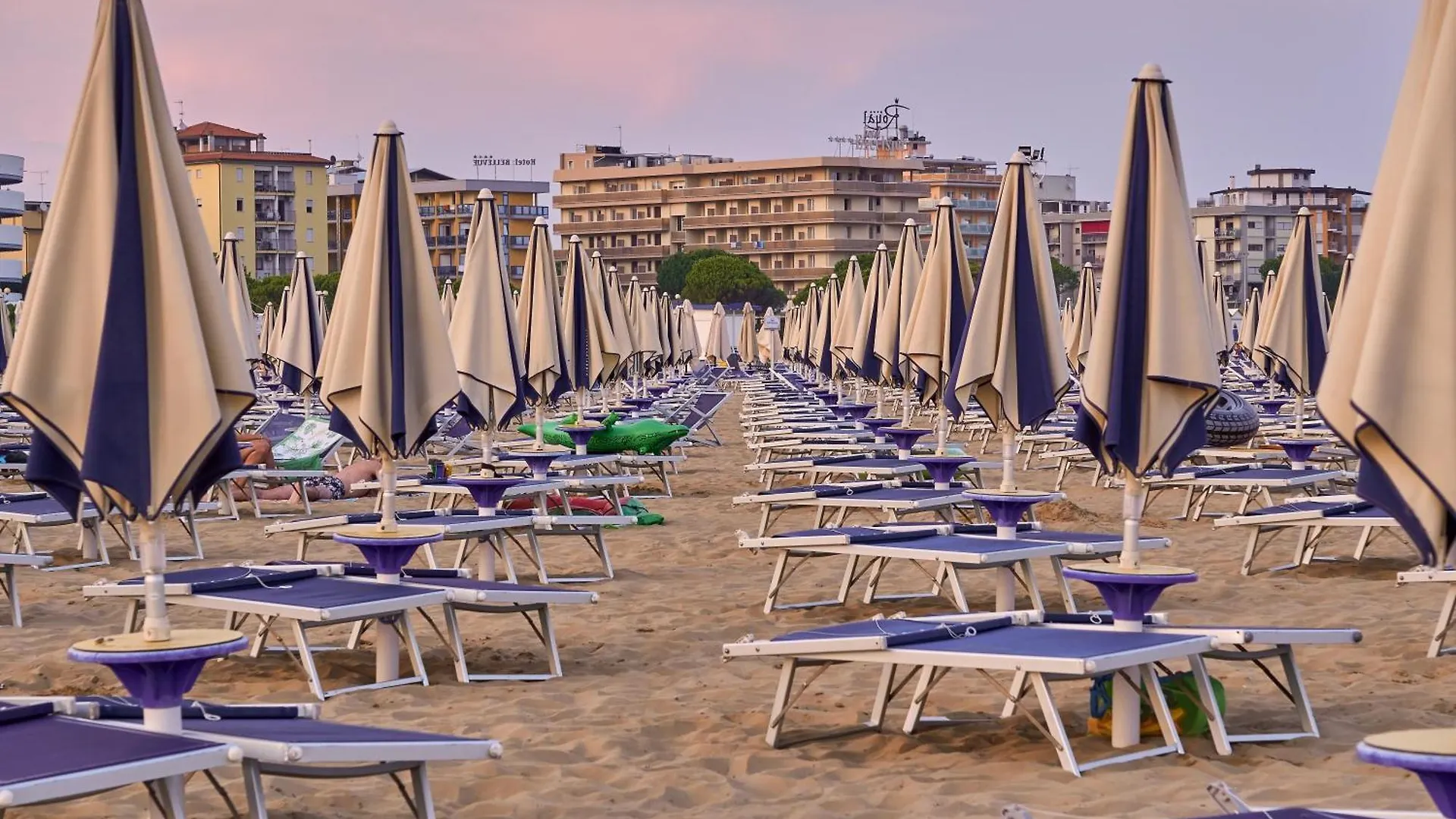 Beachfront Two-Room Apartment For 5 Guests Bibione Italy