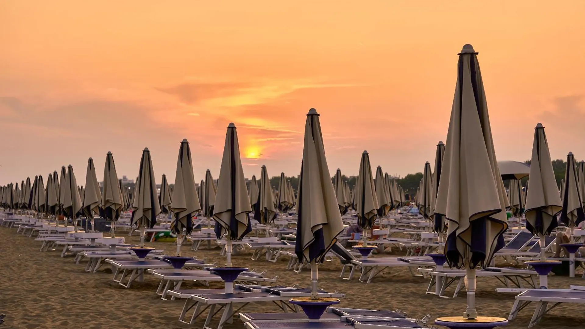 Beachfront Two-Room Apartment For 5 Guests Bibione Italy