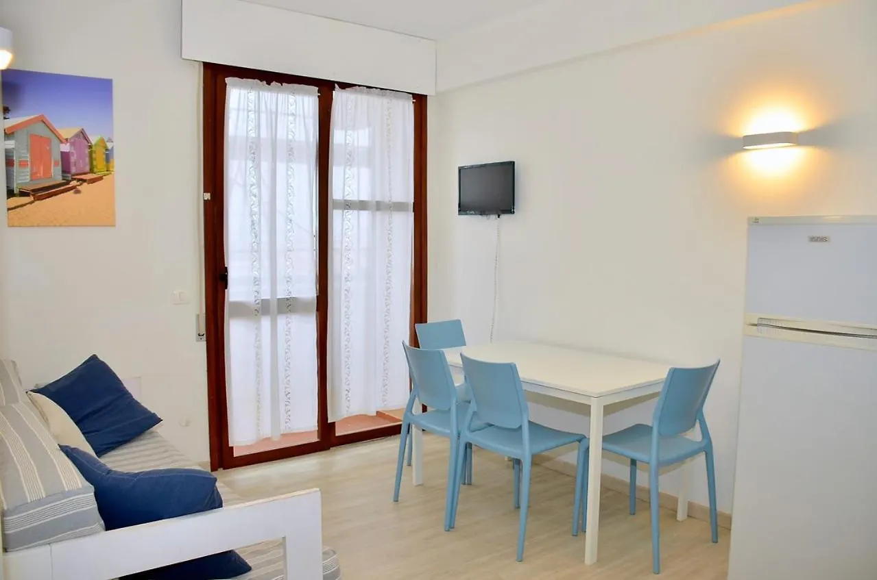 Beachfront Two-Room Apartment For 5 Guests Bibione Italy