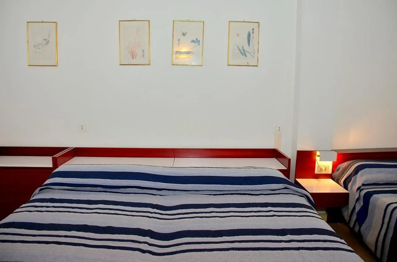 Beachfront Two-Room Apartment For 5 Guests Bibione 0*,
