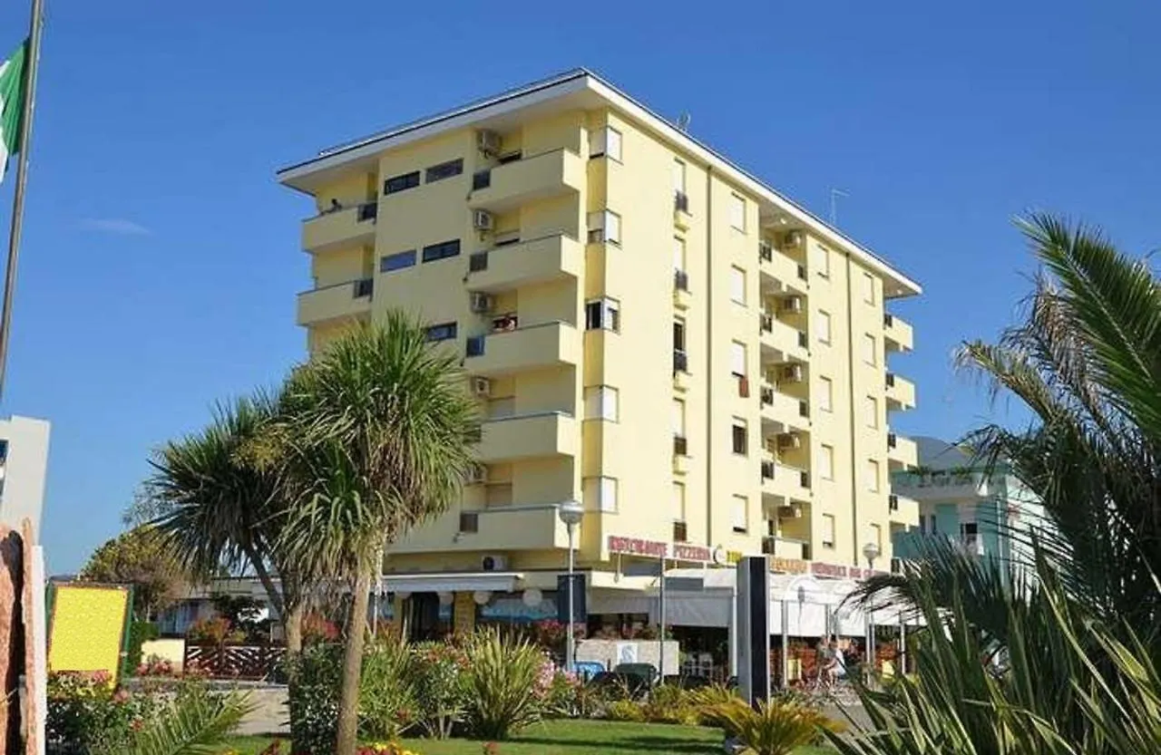 Beachfront Two-Room Apartment For 5 Guests Bibione