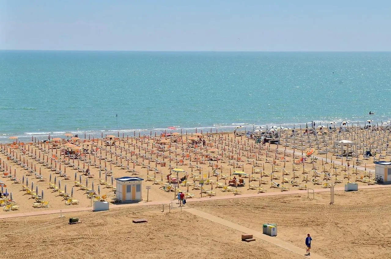 Beachfront Two-Room Apartment For 5 Guests Bibione